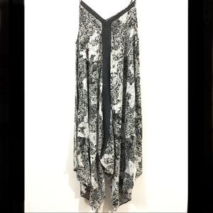 🌴asymmetrical black and white dress